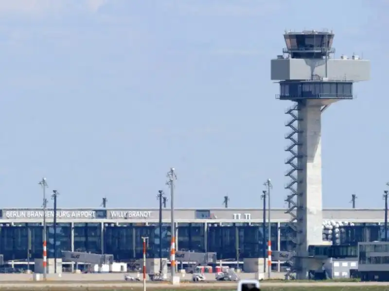 AEROPORTO DI BERLINO jpeg