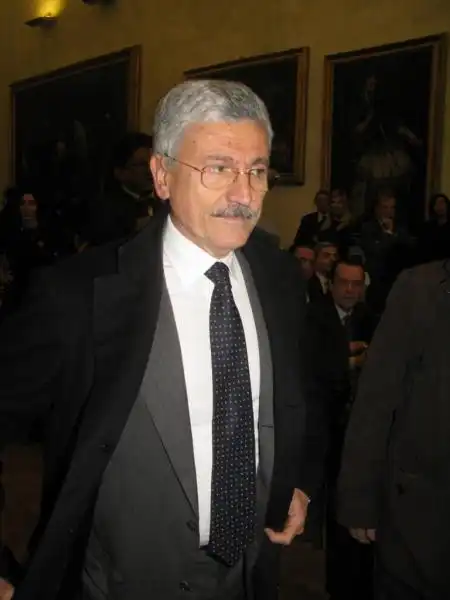 L ARRIVO DI MASSIMO D ALEMA FOTO ANDREA ARRIGA 