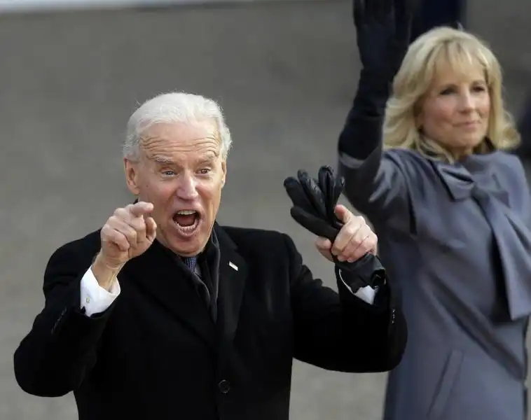 JOE BIDEN AL GIURAMENTO OBAMA 