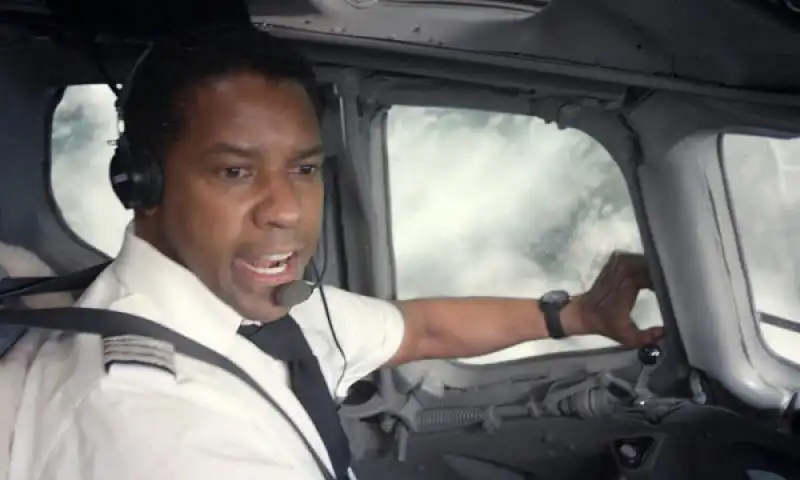 DENZEL WASHINGTON IN FLIGHT 