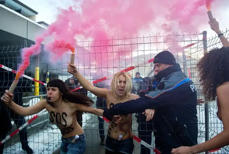 FEMEN A DAVOS