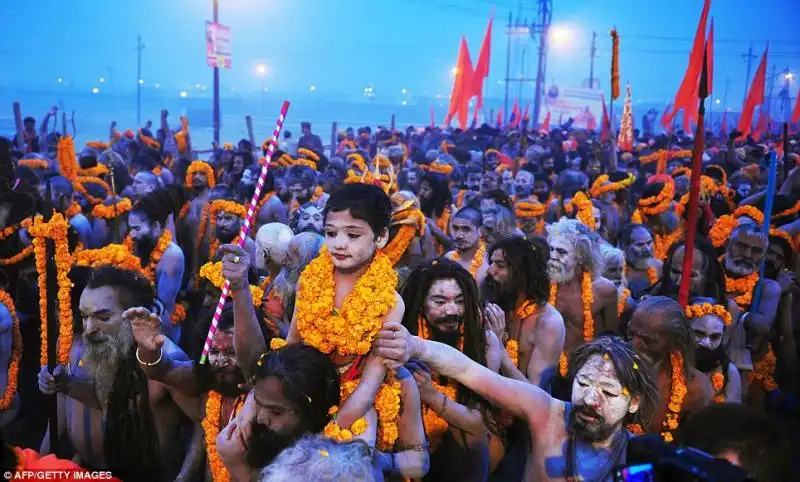 FESTIVAL KUMBH MELA NEL GANGE 