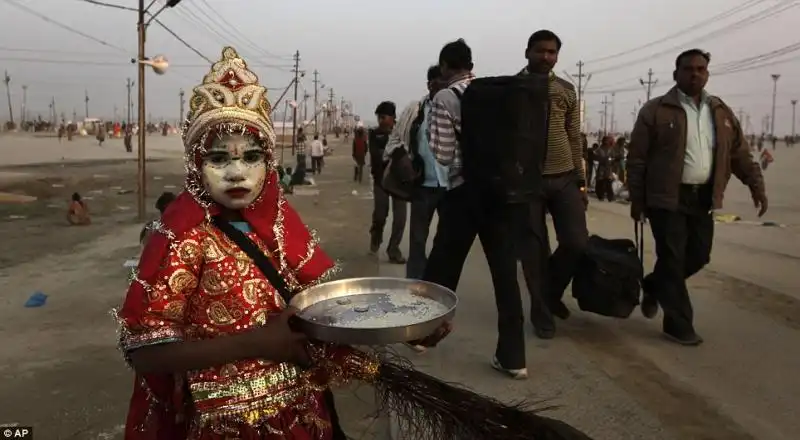 FESTIVAL KUMBH MELA NEL GANGE 