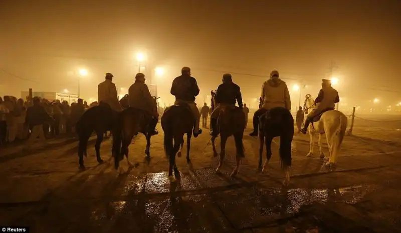 FESTIVAL KUMBH MELA NEL GANGE 