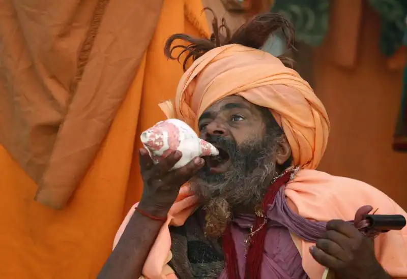 FESTIVAL KUMBH MELA NEL GANGE 