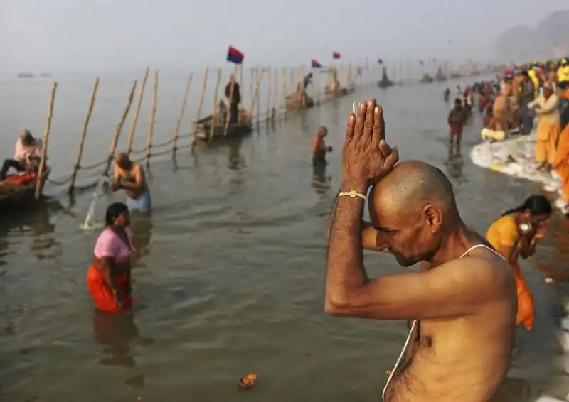 FESTIVAL KUMBH MELA NEL GANGE 