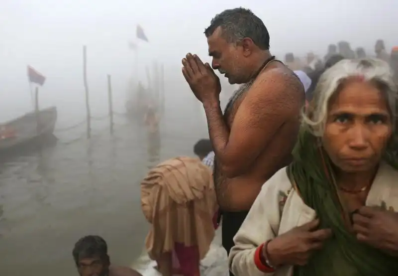 FESTIVAL KUMBH MELA NEL GANGE 