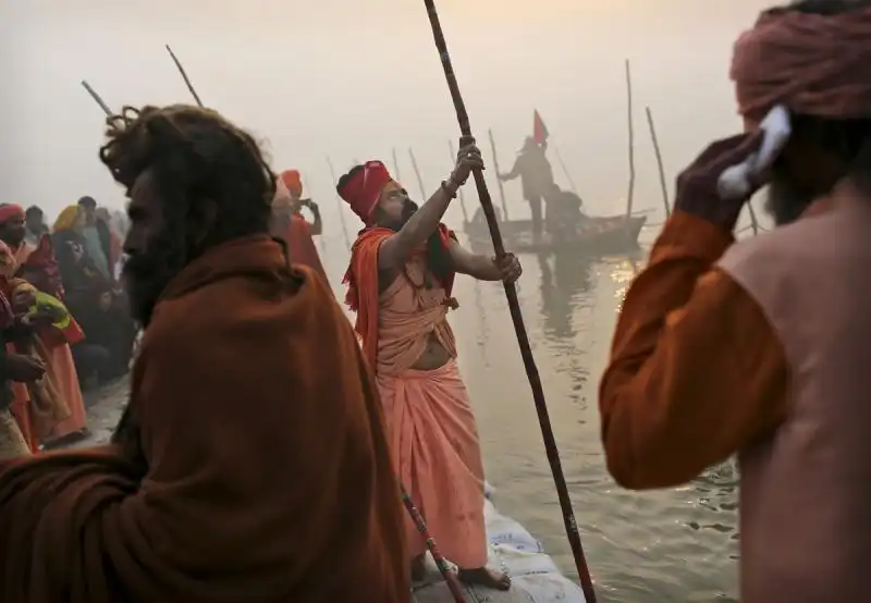 FESTIVAL KUMBH MELA NEL GANGE 