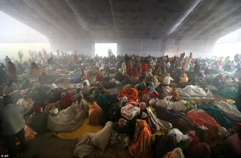 FESTIVAL KUMBH MELA NEL GANGE 