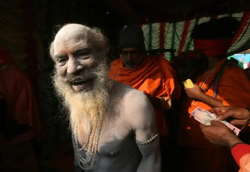 FESTIVAL KUMBH MELA NEL GANGE 