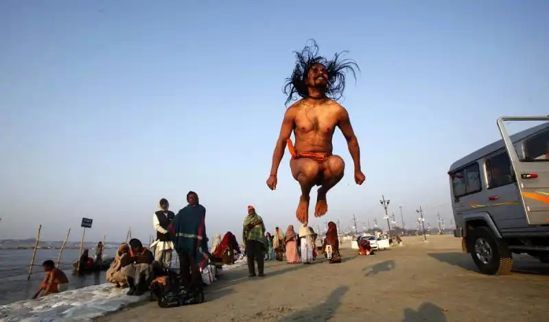 FESTIVAL KUMBH MELA NEL GANGE 