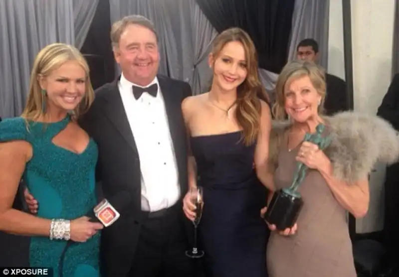 JENNIFER LAWRENCE CON LA SUA FAMIGLIA AI SAG 