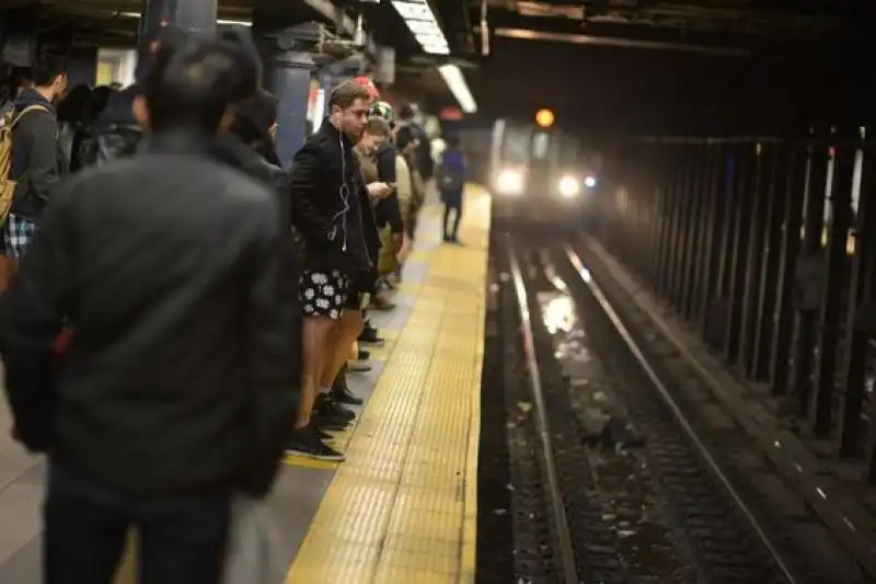 IN MUTANDE NELLA METRO DI NY 