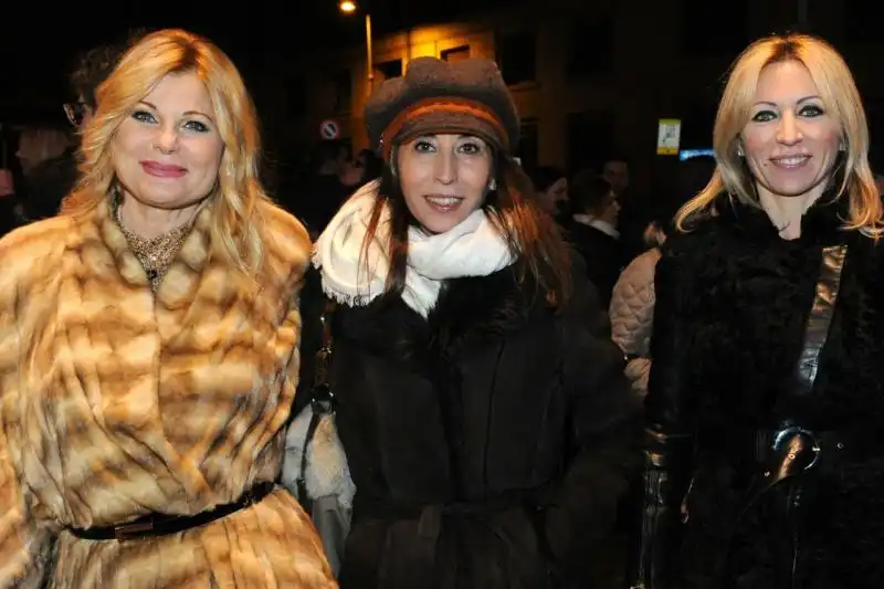 Patrizia Pellegrino con amiche 