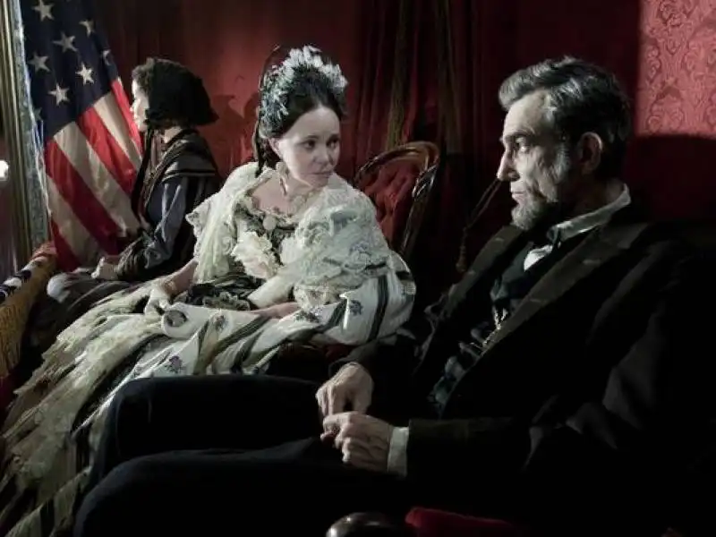 SALLY FIELD E DANIEL DAY LEWIS IN LINCOLN 