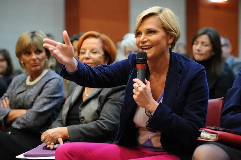 SIMONA VENTURA AL CONVEGNO DI A SULLA TELEVISIONE 