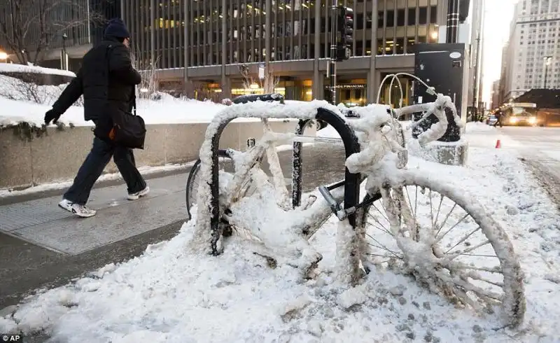 Le bici di Chicago incrostate di neve 