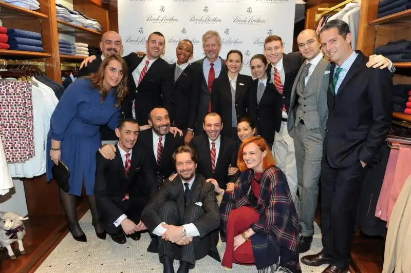 Claudio Del Vecchio con lo staff Brooks Brothers 