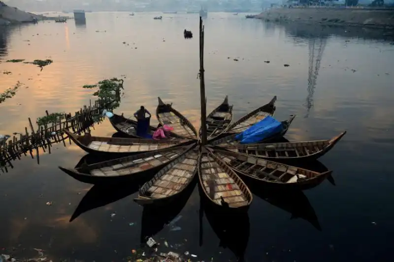 Un fiore di barche a Dhaka 