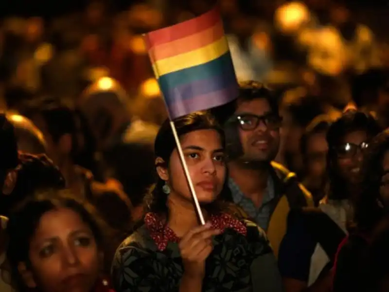 MANIFESTANTI INDIANI PER I DIRITTI OMOSESSUALI 