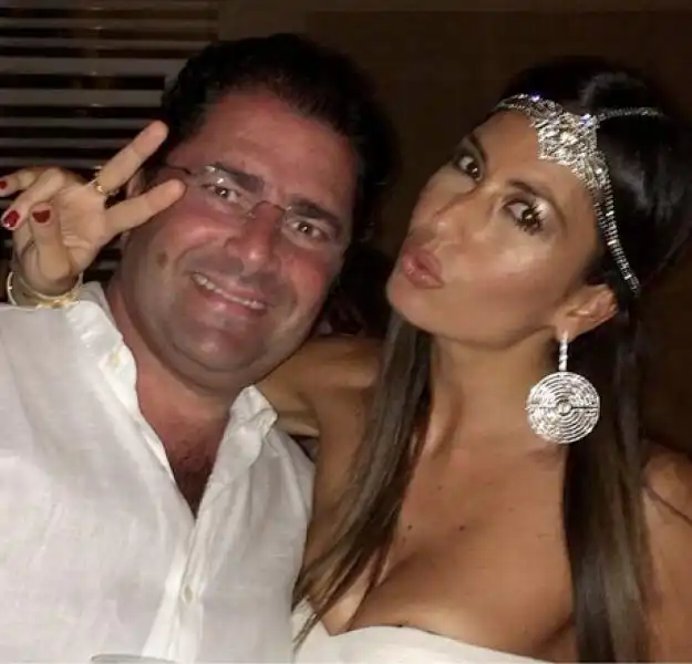 MARCO DE BENEDETTI E ELISABETTA GREGORACI - FOTO TWITTATA DA PAOLA FERRARI