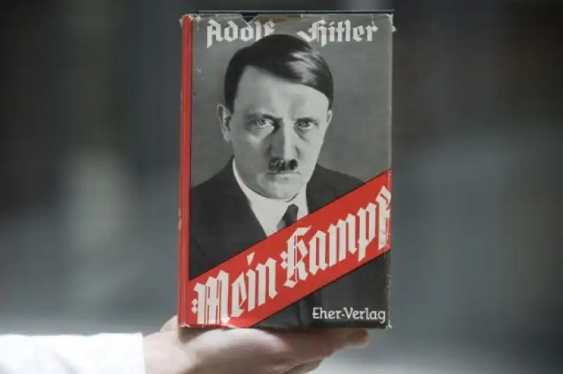 Il Mein Kampf manifesto di Hitler del 