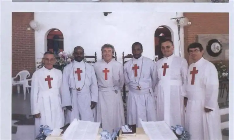 padre crescenzo mazzella camilliano ad haiti con altri sacerdoti 