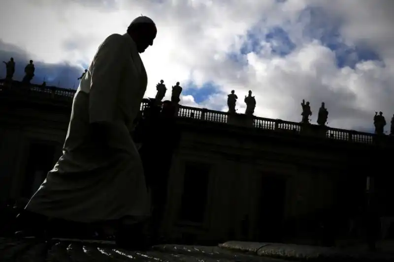 Papa Francesco arriva a Piazza San Pietro 