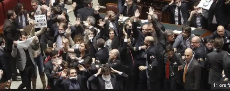 PROTESTE IN AULA M S 