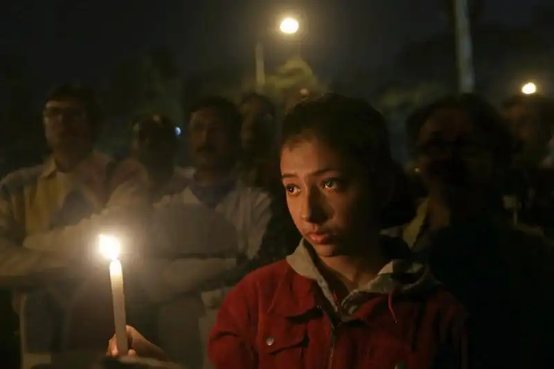 PROTESTE IN INDIA CONTRO GLI STUPRI