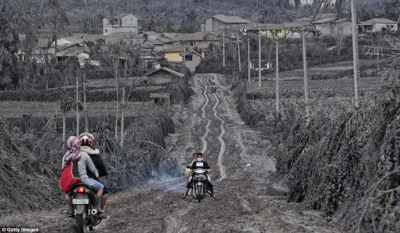 In settimana gli abitanti si sono svegliati al suono dell eruzione 