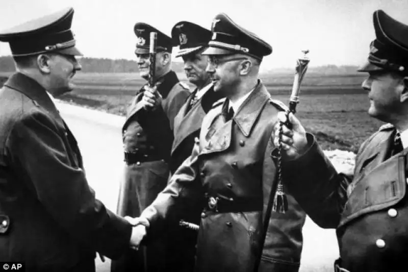 Stretta di mano fra Himmler e Hitler 