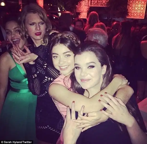 taylor swift con le amiche 