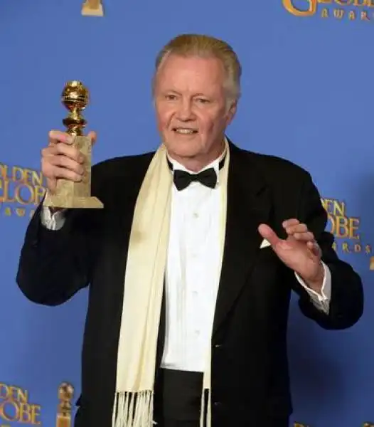 Jon Voight d c fd fb e a bb ac e 