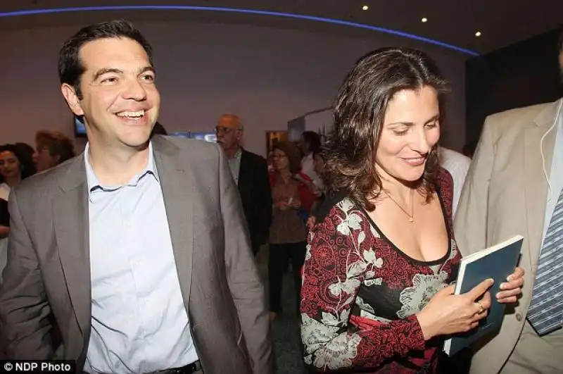 alexis tsipras con la partner batziana