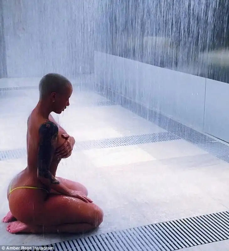 amber rose in topless