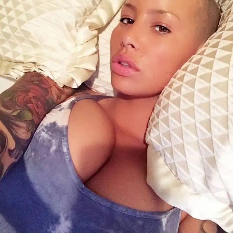 amber rose selfie