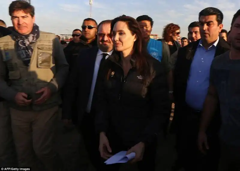 angelina jolie incontra le vittime dell'isis 10