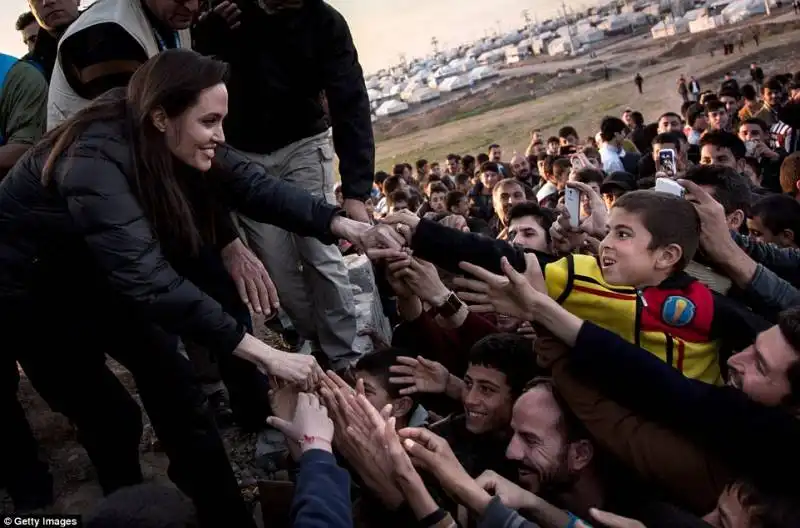 angelina jolie incontra le vittime dell'isis 16