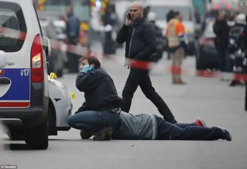 attacco terroristico a parigi charlie hebdo 11