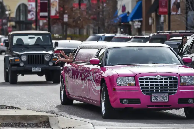 bimbe in limousine per il compleanno