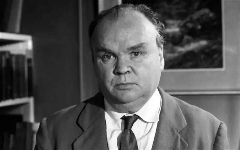 Cyril 
Connolly
