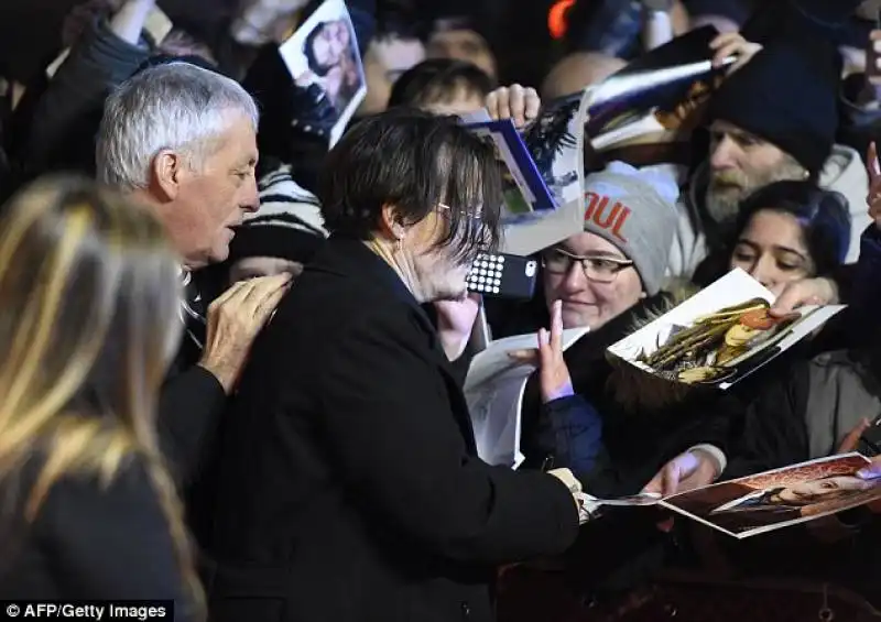 depp firma autografi a berlino