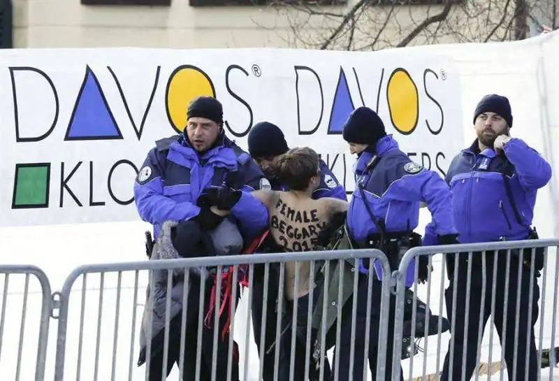 FEMEN A DAVOS 