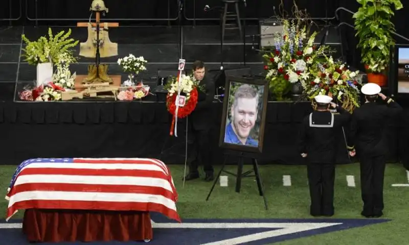 funerali di chris kyle 4