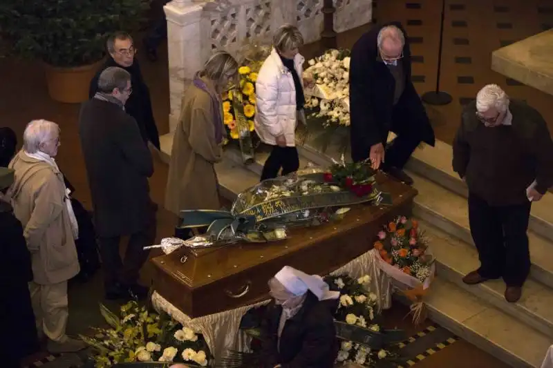 il funerale di anita ekberg  19