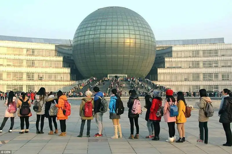 ingresso all'universita' di nachino 24af992b00000578 0 j queues chinese students have complained that universities aren a 75 1421243582461