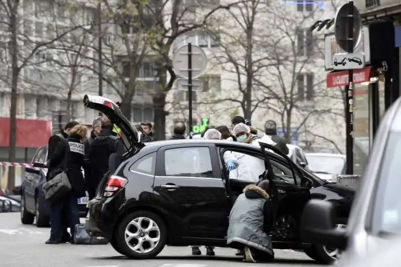 la citroen abbandonata dai due attentatori di charlie hebdo