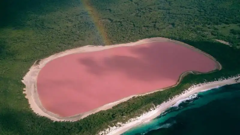 lago hillier, australia