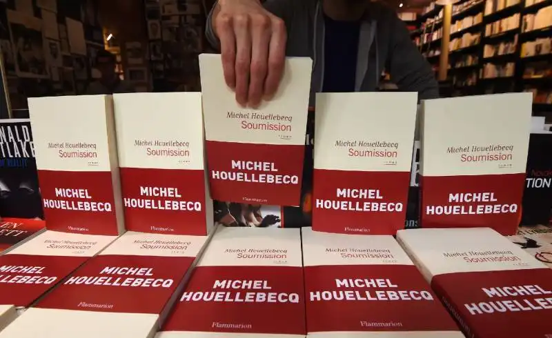 MICHELLE HOUELLEBECQ SOUMISSION SOTTOMISSIONE